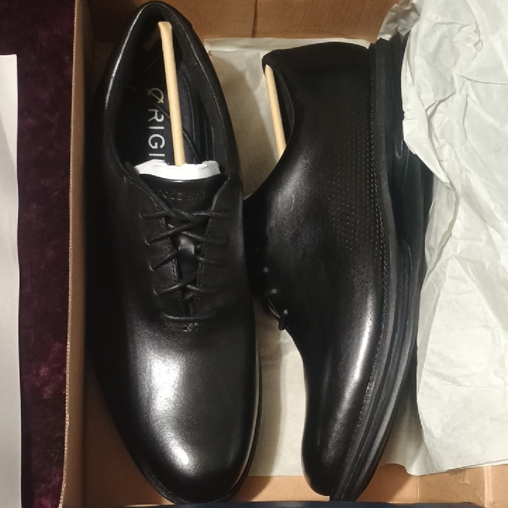 Cole Haan Black Leather Oxford Shoes Sleek Design